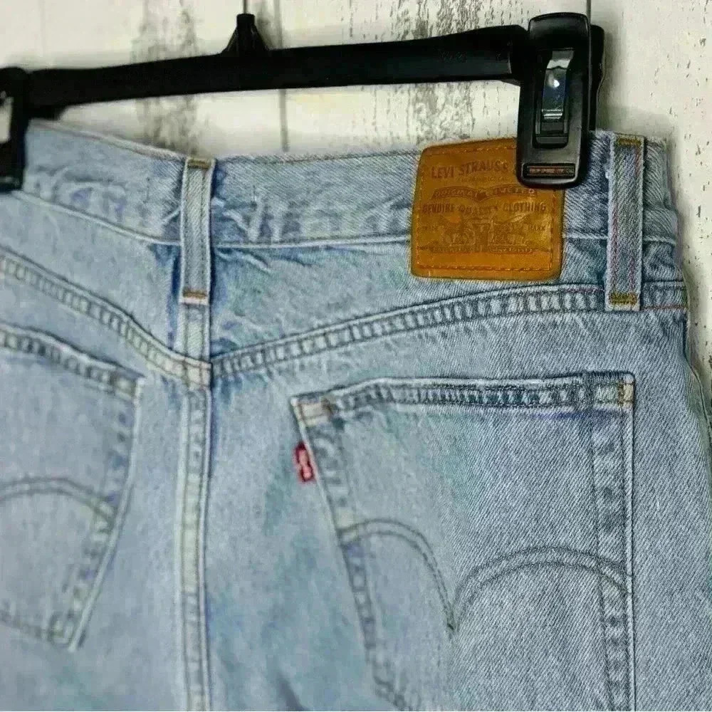 Levi’s Wedgie Distressed Straight Fit Women's Jeans in Light Wash Size 29 - Picture 9 of 10